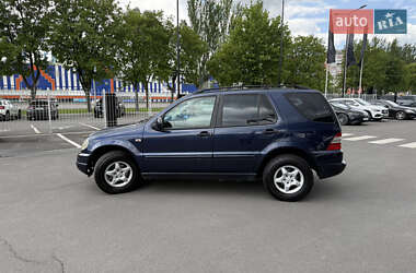 Внедорожник / Кроссовер Mercedes-Benz M-Class 2000 в 