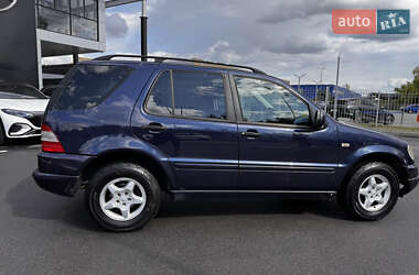 Внедорожник / Кроссовер Mercedes-Benz M-Class 2000 в 
