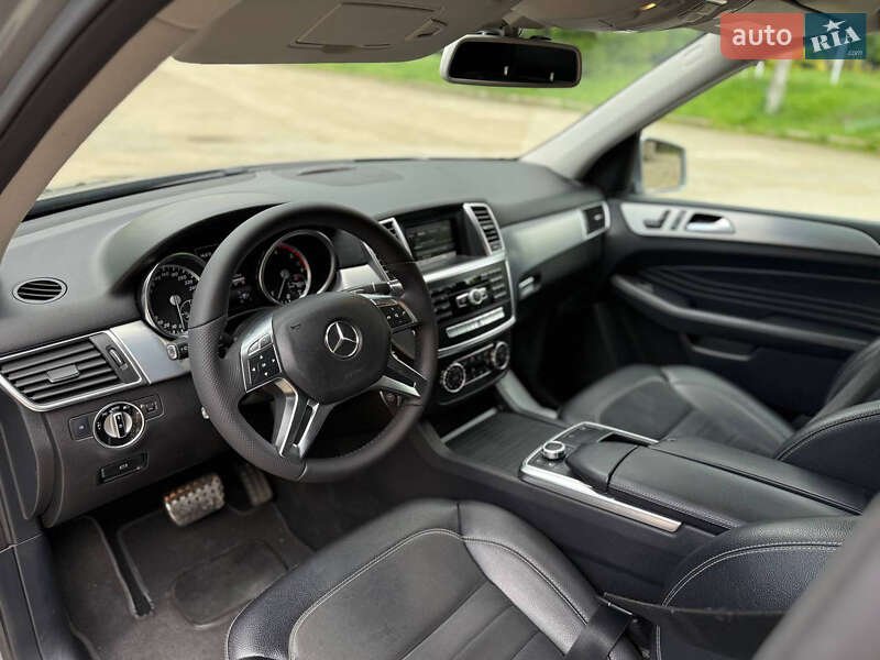 Внедорожник / Кроссовер Mercedes-Benz M-Class 2014 в Калуше