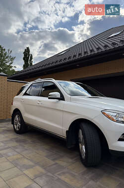 Внедорожник / Кроссовер Mercedes-Benz M-Class 2015 в 