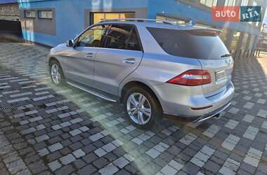 Позашляховик / Кросовер Mercedes-Benz M-Class 2011 в 