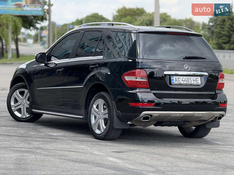 Внедорожник / Кроссовер Mercedes-Benz M-Class 2010 в Днепре