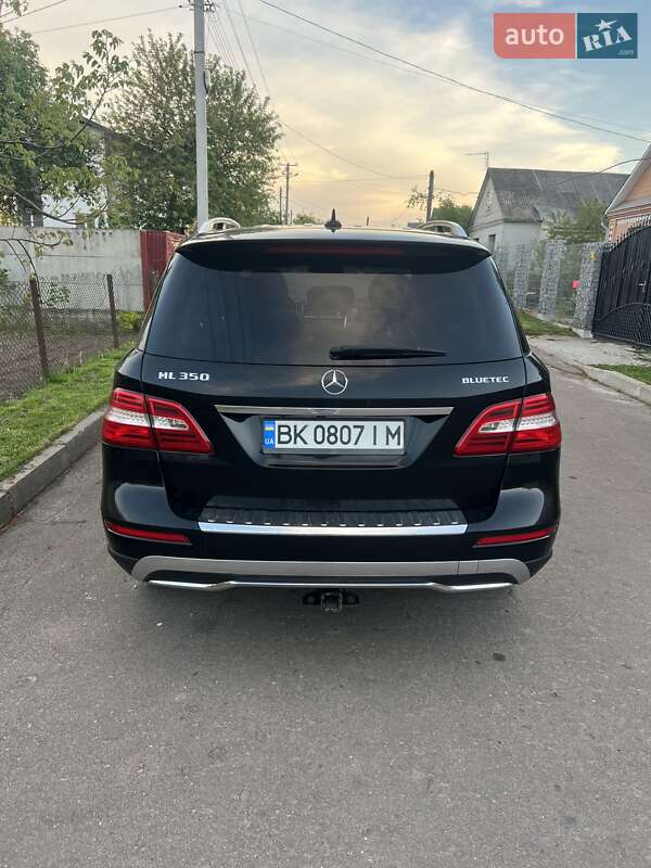 Внедорожник / Кроссовер Mercedes-Benz M-Class 2011 в Ровно