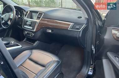 Позашляховик / Кросовер Mercedes-Benz M-Class 2011 в 