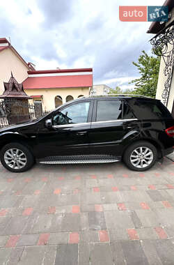 Внедорожник / Кроссовер Mercedes-Benz M-Class 2011 в 