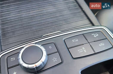 Позашляховик / Кросовер Mercedes-Benz M-Class 2013 в 