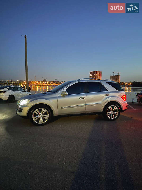 Mercedes-Benz M-Class 2010