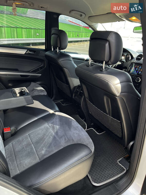 Позашляховик / Кросовер Mercedes-Benz M-Class 2010 в Києві