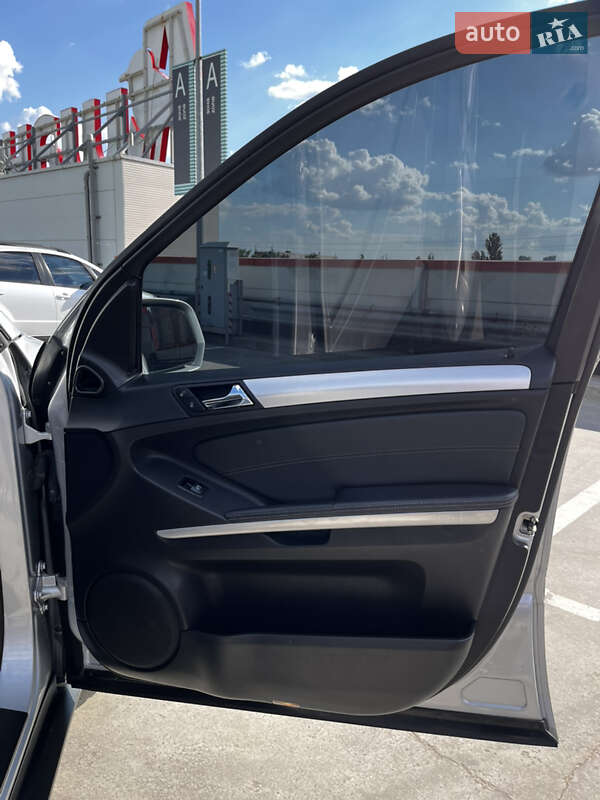 Позашляховик / Кросовер Mercedes-Benz M-Class 2010 в Києві
