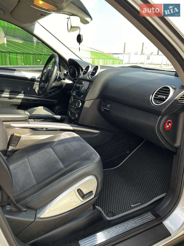 Позашляховик / Кросовер Mercedes-Benz M-Class 2010 в Києві