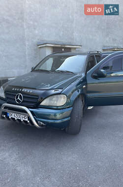 Позашляховик / Кросовер Mercedes-Benz M-Class 1997 в 