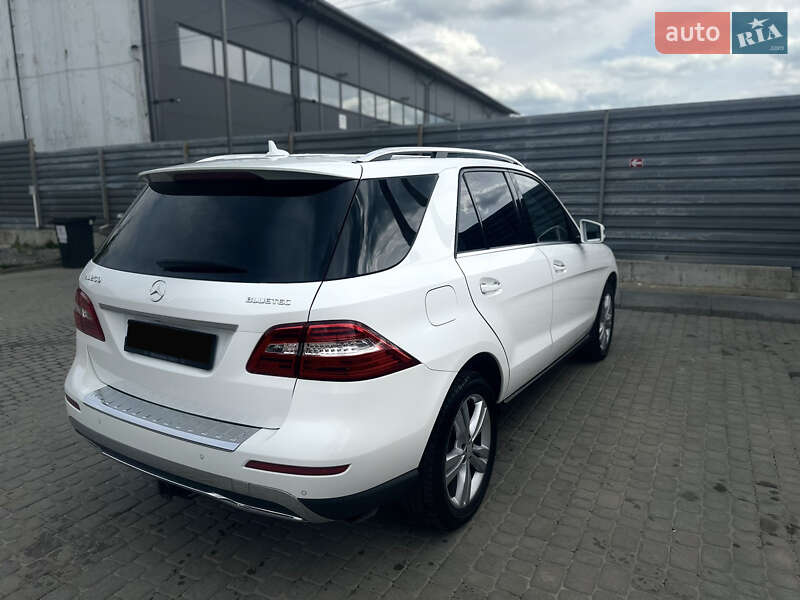 Внедорожник / Кроссовер Mercedes-Benz M-Class 2015 в Львове