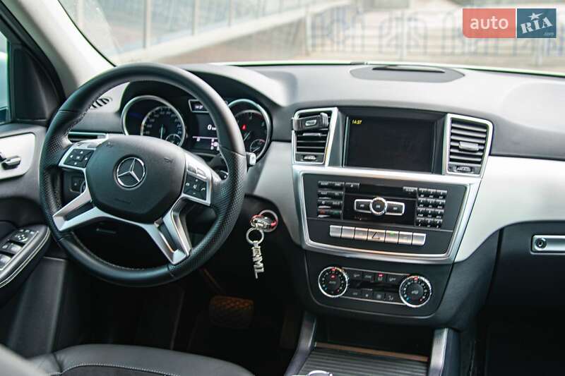 Внедорожник / Кроссовер Mercedes-Benz M-Class 2012 в Киеве