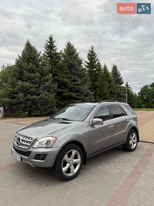 Внедорожник / Кроссовер Mercedes-Benz M-Class 2011 в 