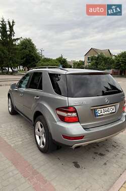 Внедорожник / Кроссовер Mercedes-Benz M-Class 2011 в 