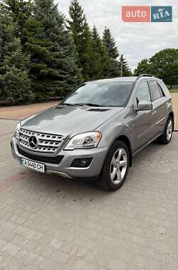 Внедорожник / Кроссовер Mercedes-Benz M-Class 2011 в 