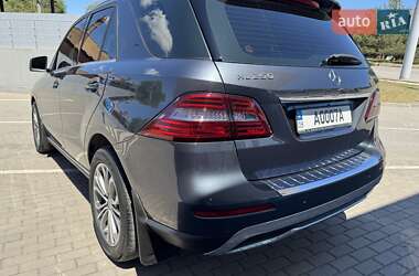 Внедорожник / Кроссовер Mercedes-Benz M-Class 2012 в 