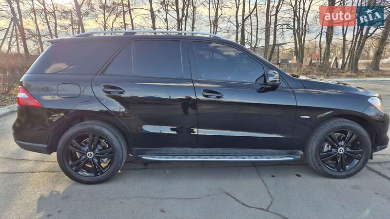 Внедорожник / Кроссовер Mercedes-Benz M-Class 2011 в Полтаве