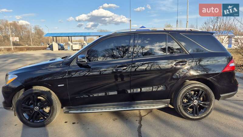 Внедорожник / Кроссовер Mercedes-Benz M-Class 2011 в Полтаве