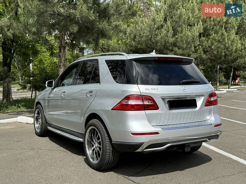 Позашляховик / Кросовер Mercedes-Benz M-Class 2014 в Одесі