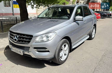 Позашляховик / Кросовер Mercedes-Benz M-Class 2012 в 