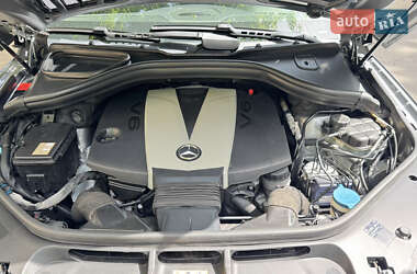 Позашляховик / Кросовер Mercedes-Benz M-Class 2012 в 