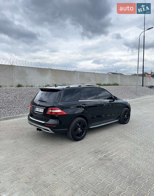 Внедорожник / Кроссовер Mercedes-Benz M-Class 2014 в Вишневом фото 6 Внедорожник / Кроссовер Mercedes-Benz M-Class 2014 в Вишневом