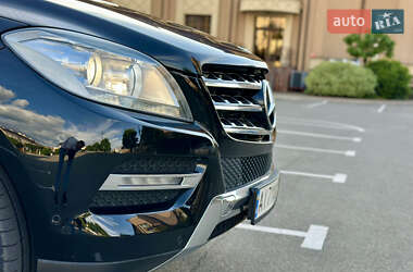 Внедорожник / Кроссовер Mercedes-Benz M-Class 2011 в 