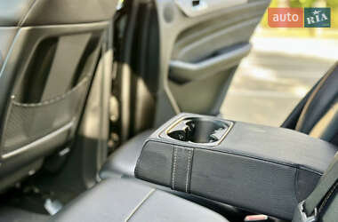 Внедорожник / Кроссовер Mercedes-Benz M-Class 2011 в 