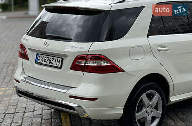 Позашляховик / Кросовер Mercedes-Benz M-Class 2013 в 