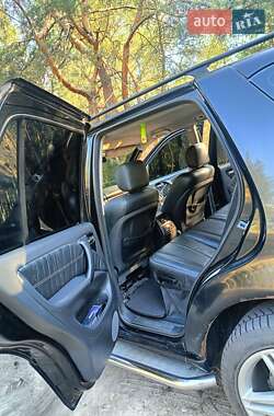 Внедорожник / Кроссовер Mercedes-Benz M-Class 2003 в 