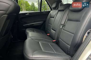 Внедорожник / Кроссовер Mercedes-Benz M-Class 2011 в 