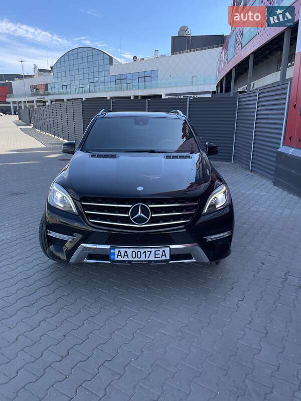 Позашляховик / Кросовер Mercedes-Benz M-Class 2012 в 