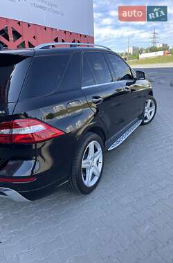 Внедорожник / Кроссовер Mercedes-Benz M-Class 2012 в 