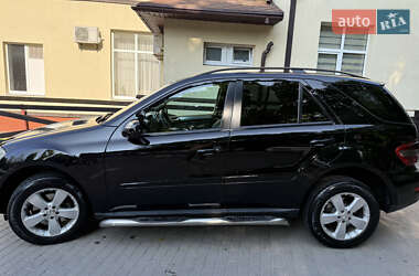 Позашляховик / Кросовер Mercedes-Benz M-Class 2010 в 