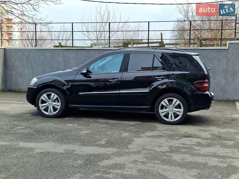 Позашляховик / Кросовер Mercedes-Benz M-Class 2008 в 
