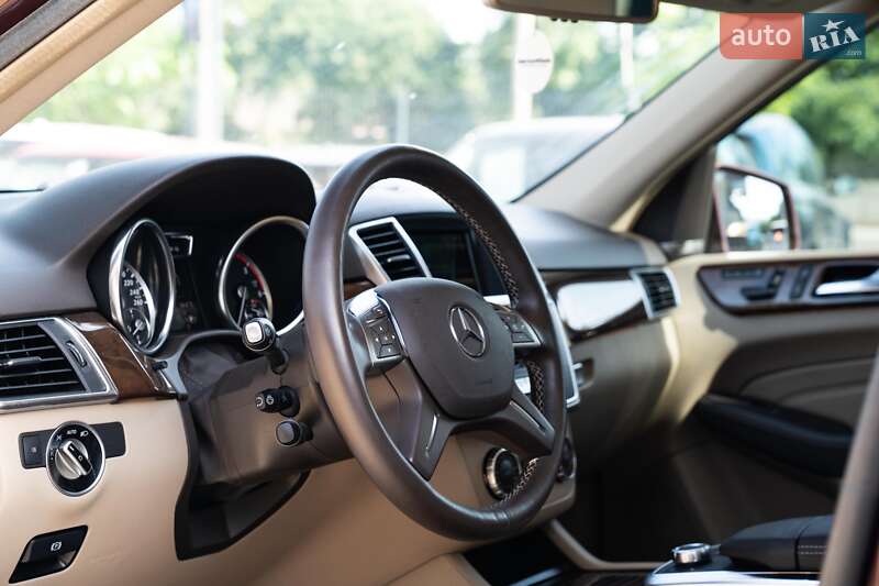 Внедорожник / Кроссовер Mercedes-Benz M-Class 2015 в Черновцах