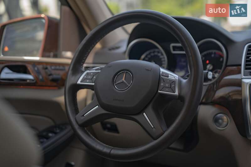 Внедорожник / Кроссовер Mercedes-Benz M-Class 2015 в Черновцах