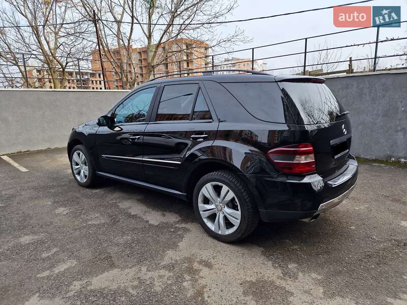 Позашляховик / Кросовер Mercedes-Benz M-Class 2008 в Чернівцях
