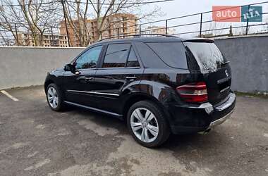Позашляховик / Кросовер Mercedes-Benz M-Class 2008 в 