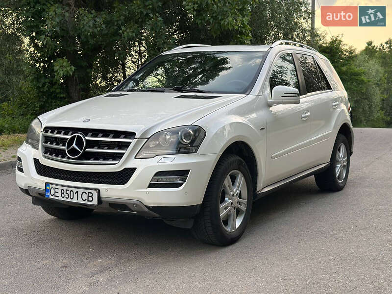 Позашляховик / Кросовер Mercedes-Benz M-Class 2011 в 