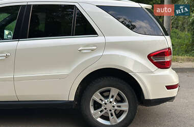 Позашляховик / Кросовер Mercedes-Benz M-Class 2011 в 