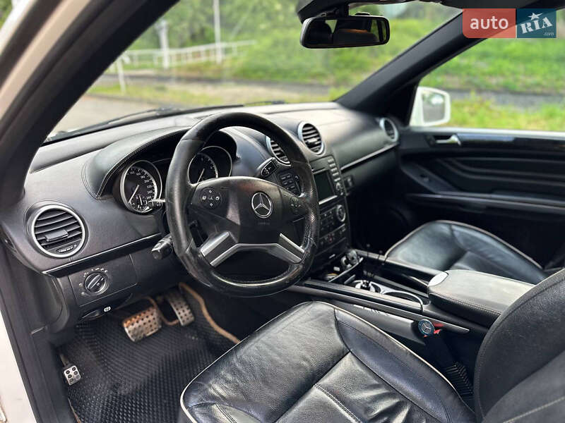 Внедорожник / Кроссовер Mercedes-Benz M-Class 2010 в Черновцах