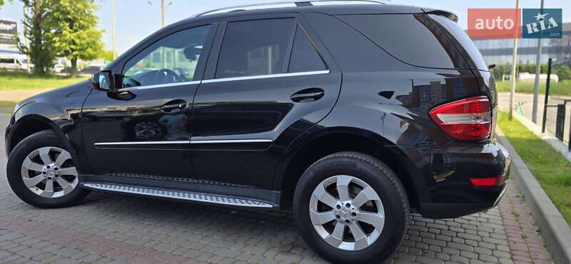 Внедорожник / Кроссовер Mercedes-Benz M-Class 2010 в Ивано-Франковске