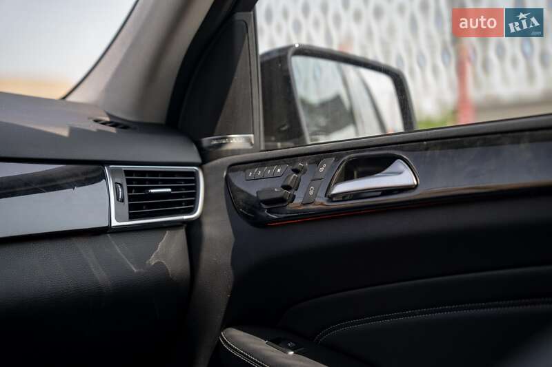 Внедорожник / Кроссовер Mercedes-Benz M-Class 2012 в Черновцах