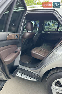 Внедорожник / Кроссовер Mercedes-Benz M-Class 2012 в 