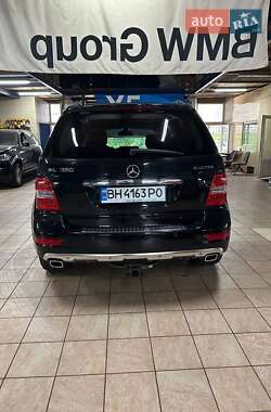 Позашляховик / Кросовер Mercedes-Benz M-Class 2010 в 