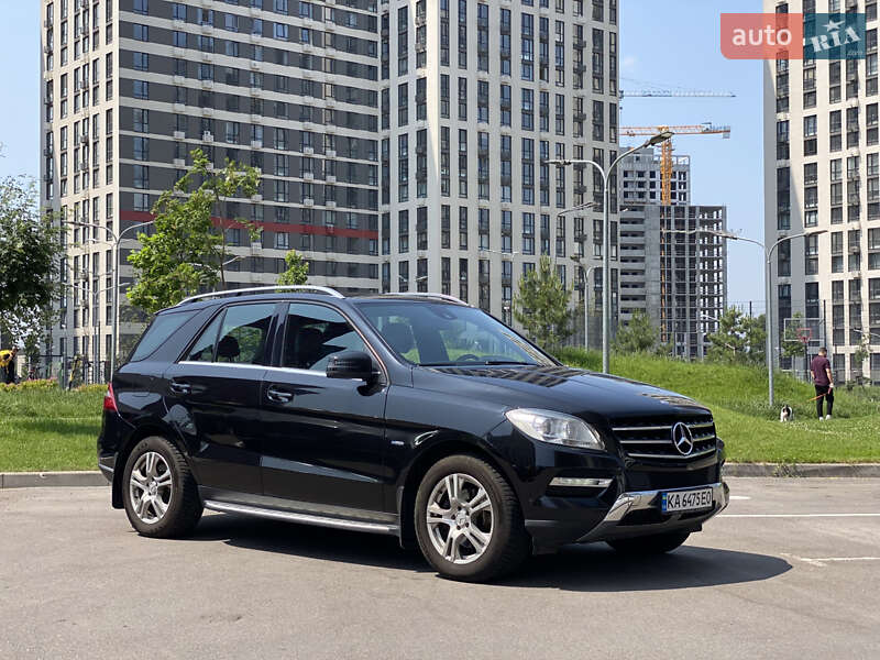 Внедорожник / Кроссовер Mercedes-Benz M-Class 2011 в Киеве