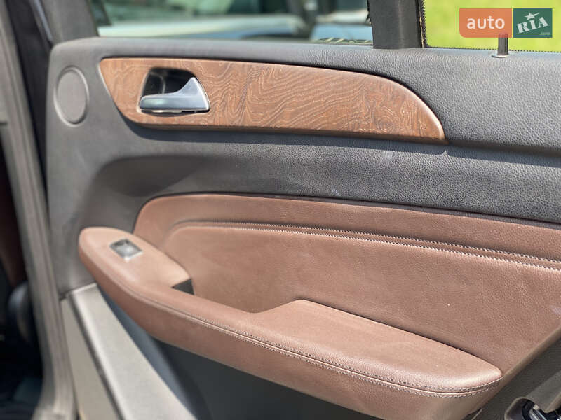 Внедорожник / Кроссовер Mercedes-Benz M-Class 2011 в Киеве