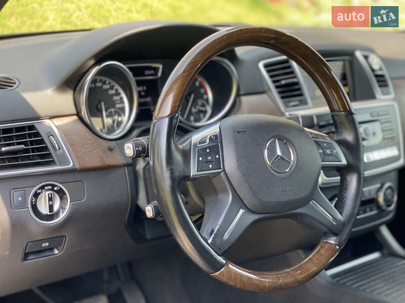 Внедорожник / Кроссовер Mercedes-Benz M-Class 2011 в Киеве